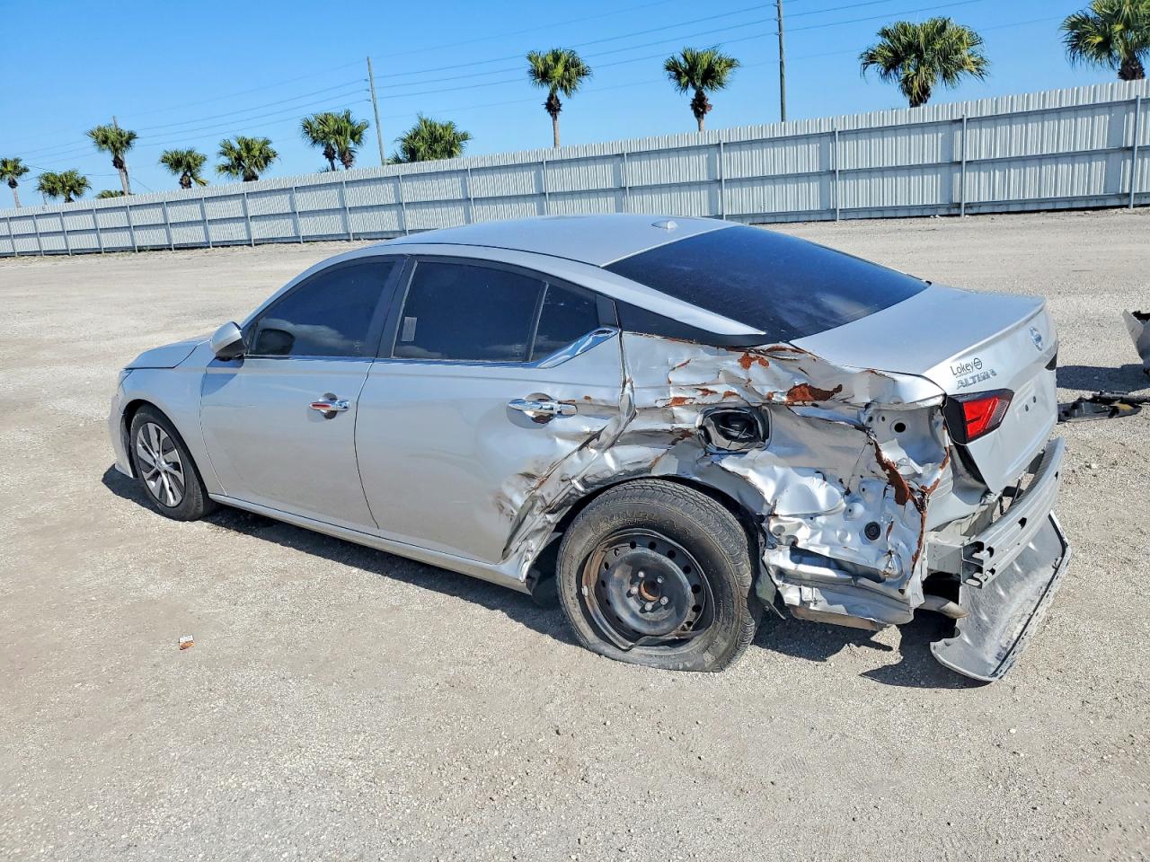 2020 Nissan Altima VIN 1N4BL4BV8LC168087 photo 2
