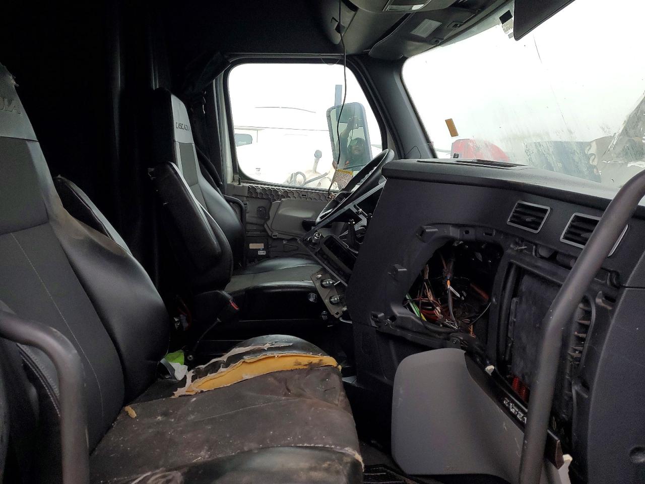 2020 FREIGHTLINER All other VIN 3AKJHHDR1LSLL9001 photo 5