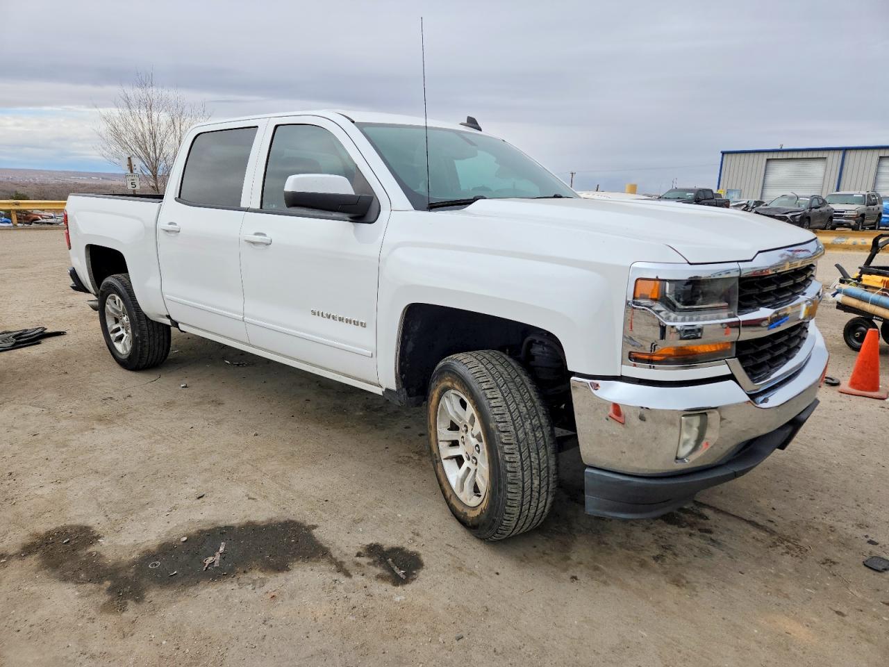 2017 Chevrolet All models VIN 3GCPCREC3HG358990 photo 4
