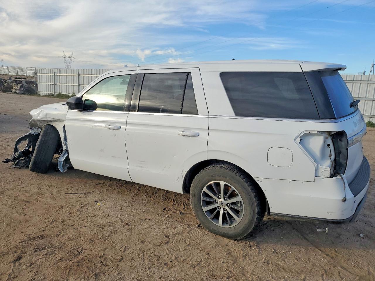 2020 Ford Expedition VIN 1FMJU1GT7LEA04077 photo 2