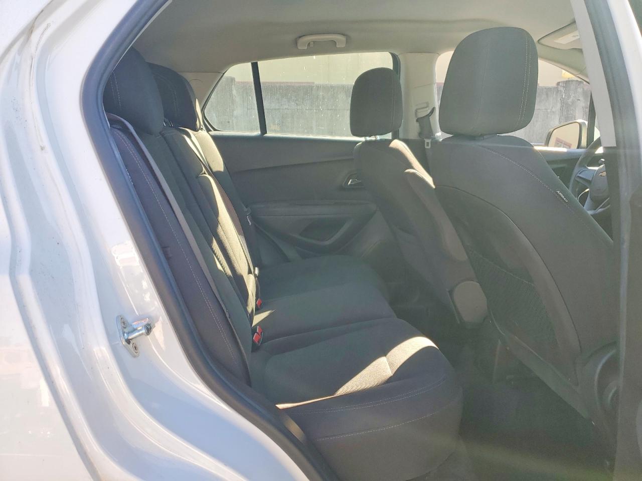 2017 Chevrolet Trax VIN KL7CJKSB3HB104581 photo 10