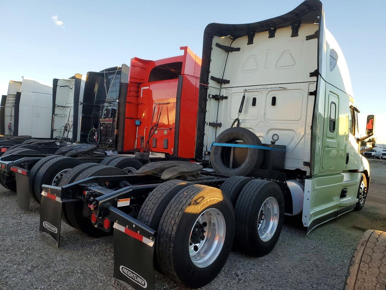 2024 FREIGHTLINER All other VIN 3AKJHHDR3RSUL9058 photo 4