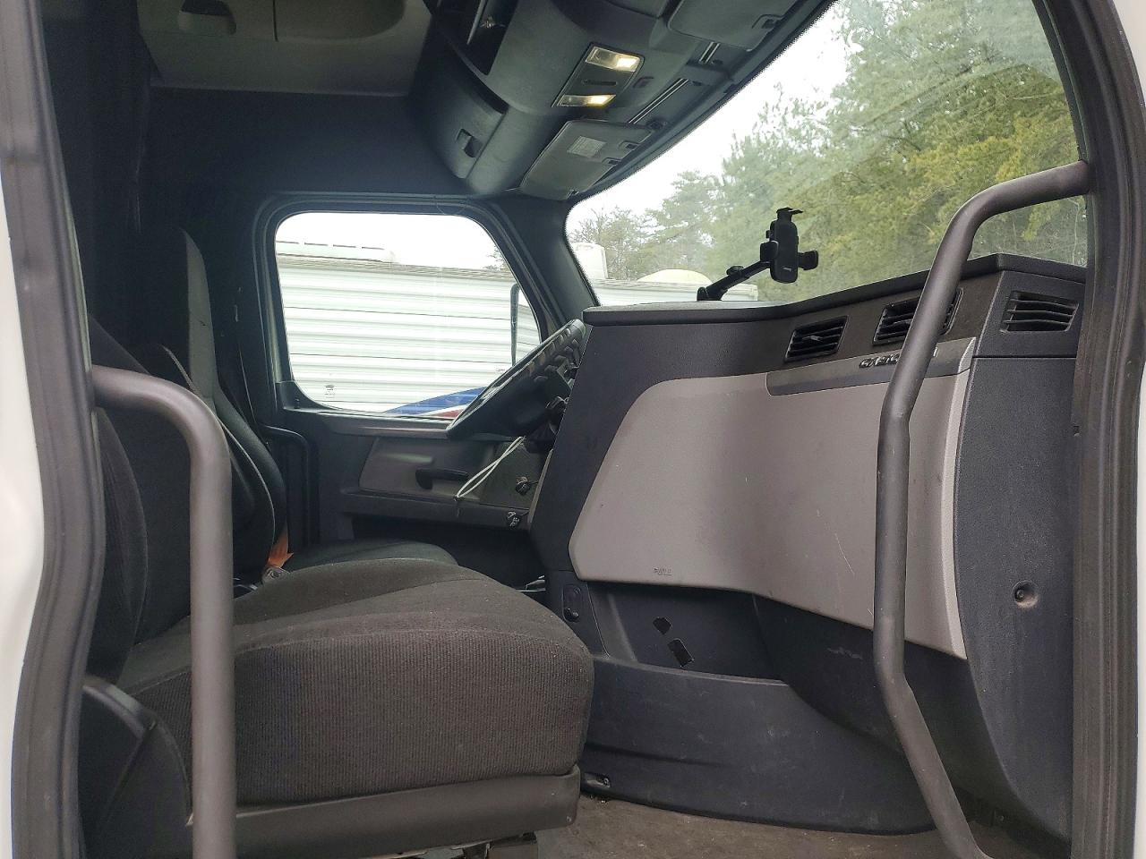 2019 FREIGHTLINER All other VIN 1FUJHHDR4KLKU9397 photo 5
