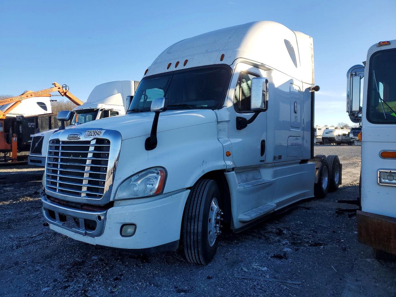 2018 FREIGHTLINER All other VIN 1FUJGLDR5JLJR2003 photo 2