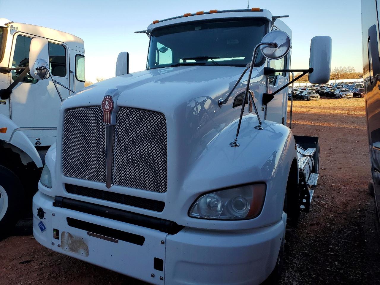 2017 KENWORTH All other VIN 3BKBA28X1HF158952 photo 2