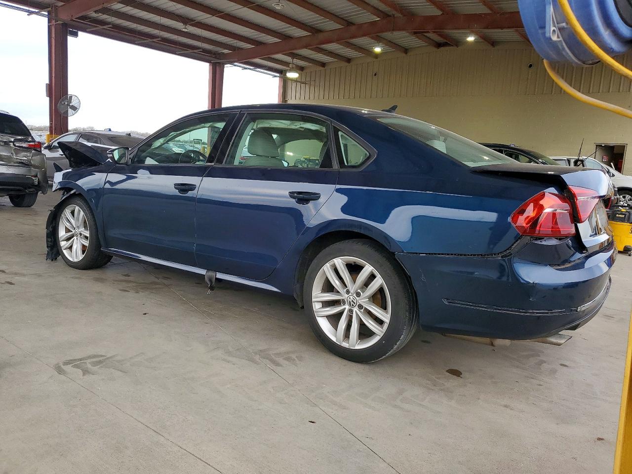 2019 Volkswagen Passat VIN 1VWLA7A38KC014254 photo 2