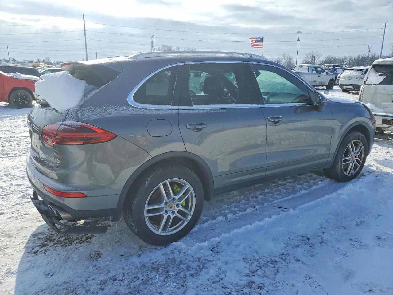 2017 Porsche Cayenne VIN WP1AE2A29HLA74933 photo 3