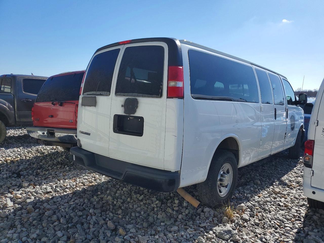 2019 Chevrolet Express VIN 1GAZGNFP5K1311577 photo 3