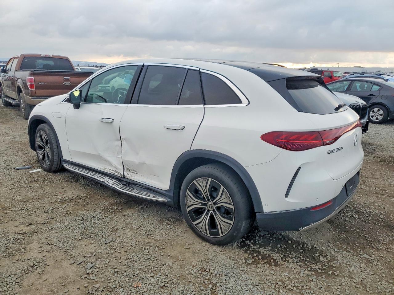 2024 MERCEDES Eqe suv 35 VIN 4JGGM2BB4RA043871 photo 2