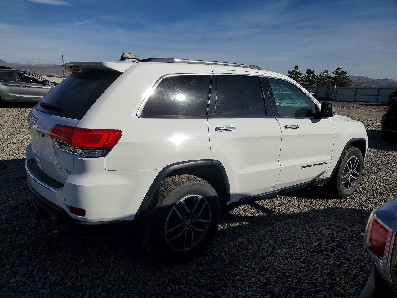 2018 Jeep Grand cher VIN 1C4RJFBM3JC440317 photo 3