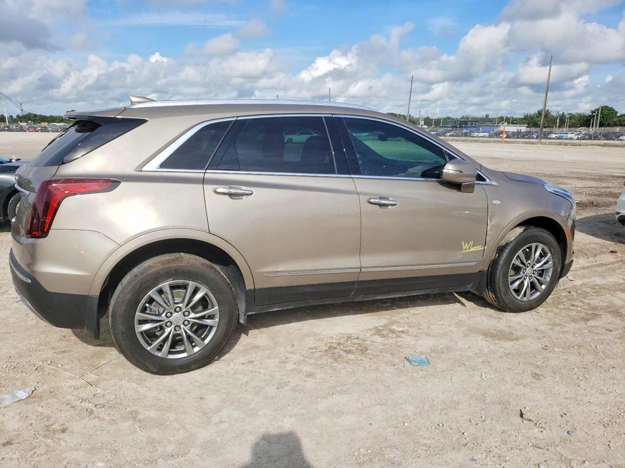 2022 Cadillac Xt5 VIN 1GYKNCRS1NZ126722 photo 3