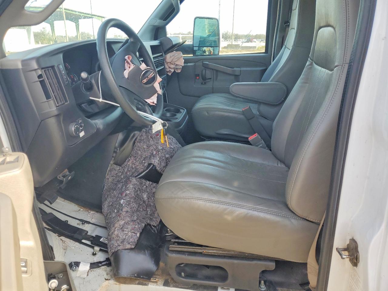2022 GMC Savana VIN 7GZ37TC75NN010524 photo 7
