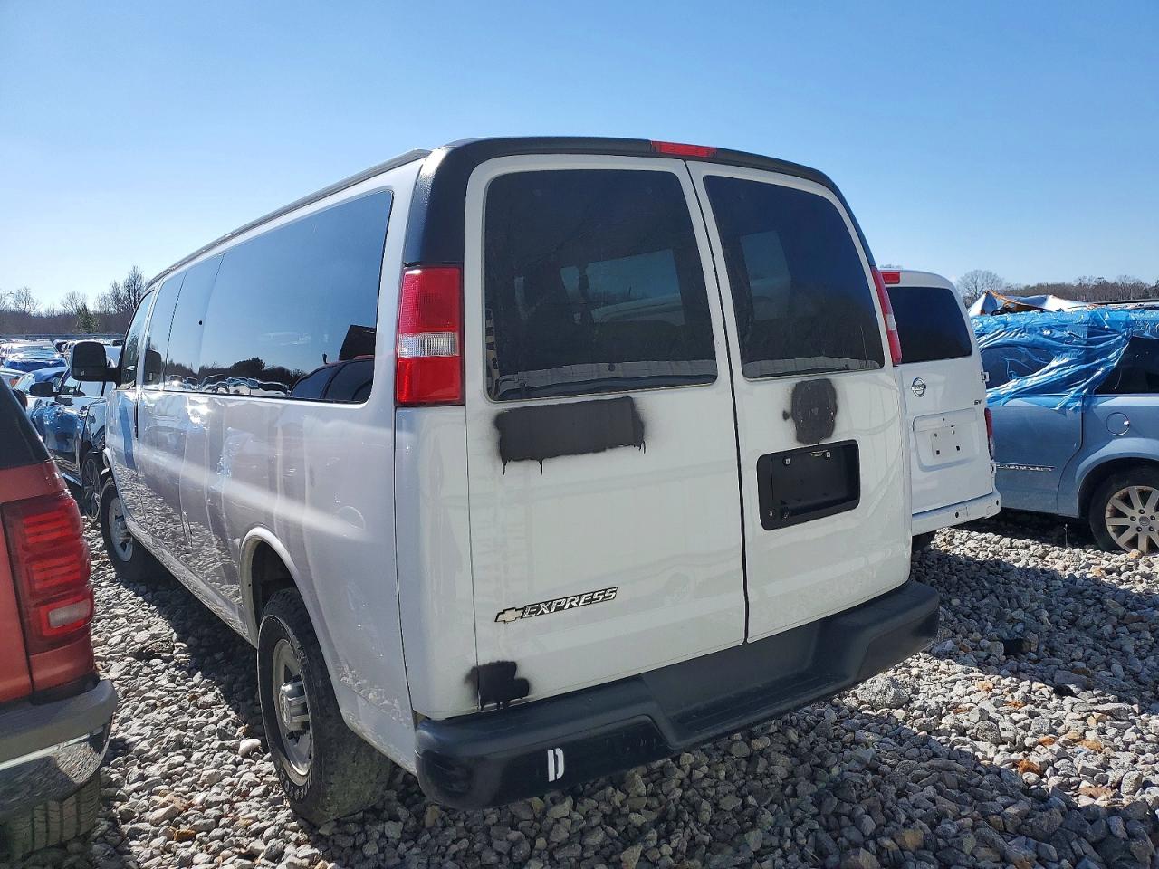 2019 Chevrolet Express VIN 1GAZGNFP5K1311577 photo 2