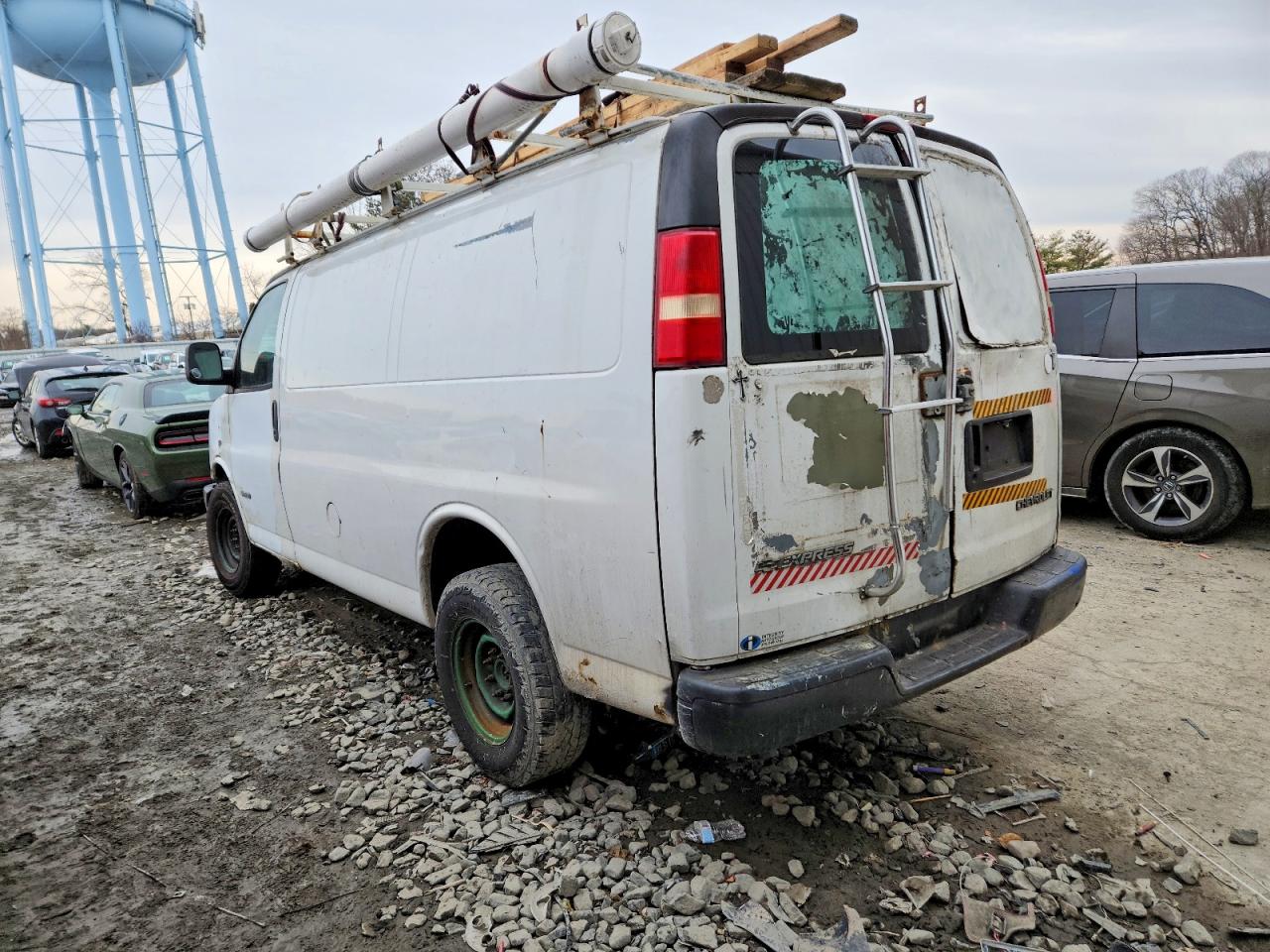 2005 CHEV Express VIN 1GCGG25V351237660 photo 2