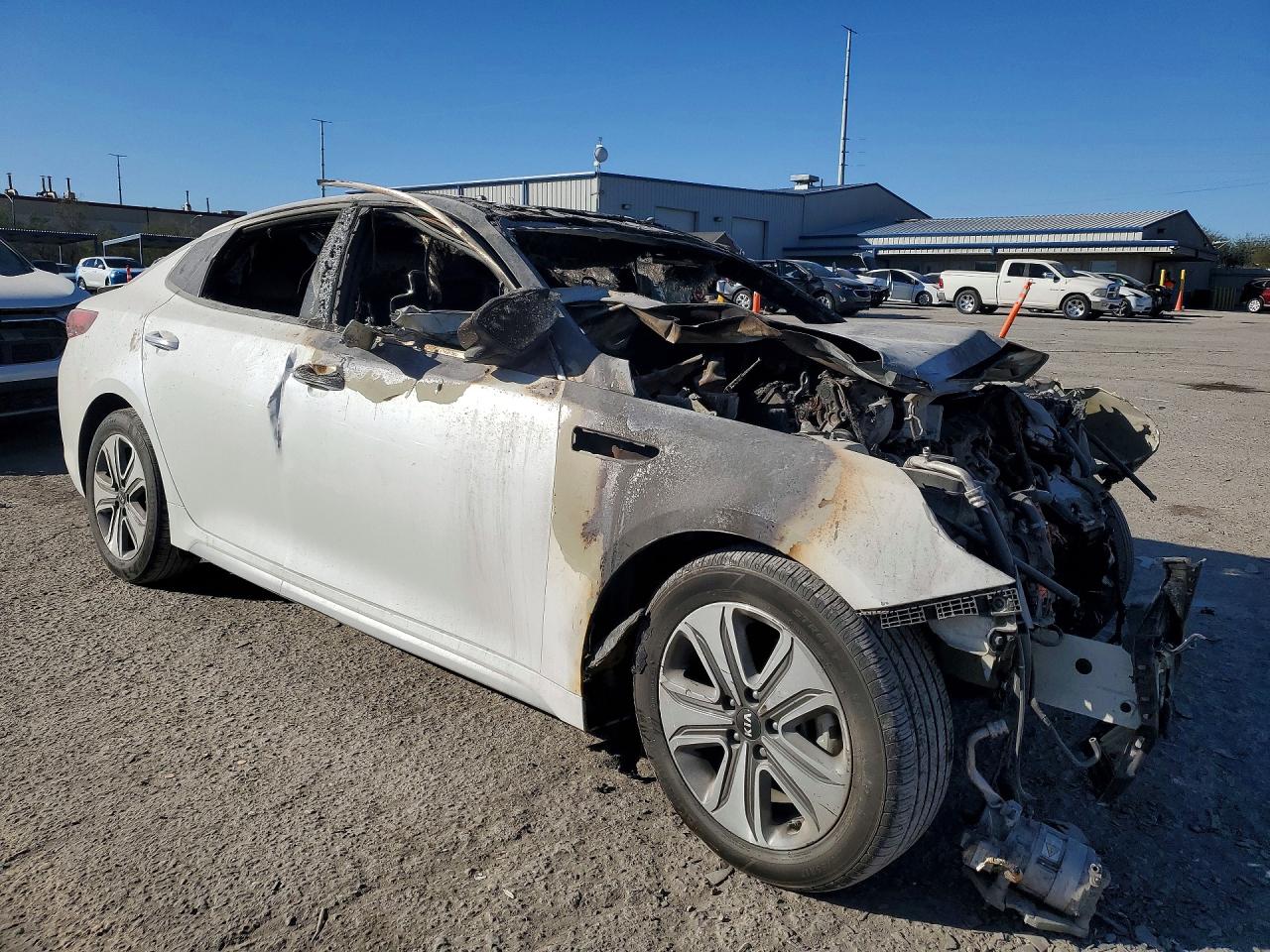 2017 Kia Optima VIN KNAGU4LC9H5006150 photo 4