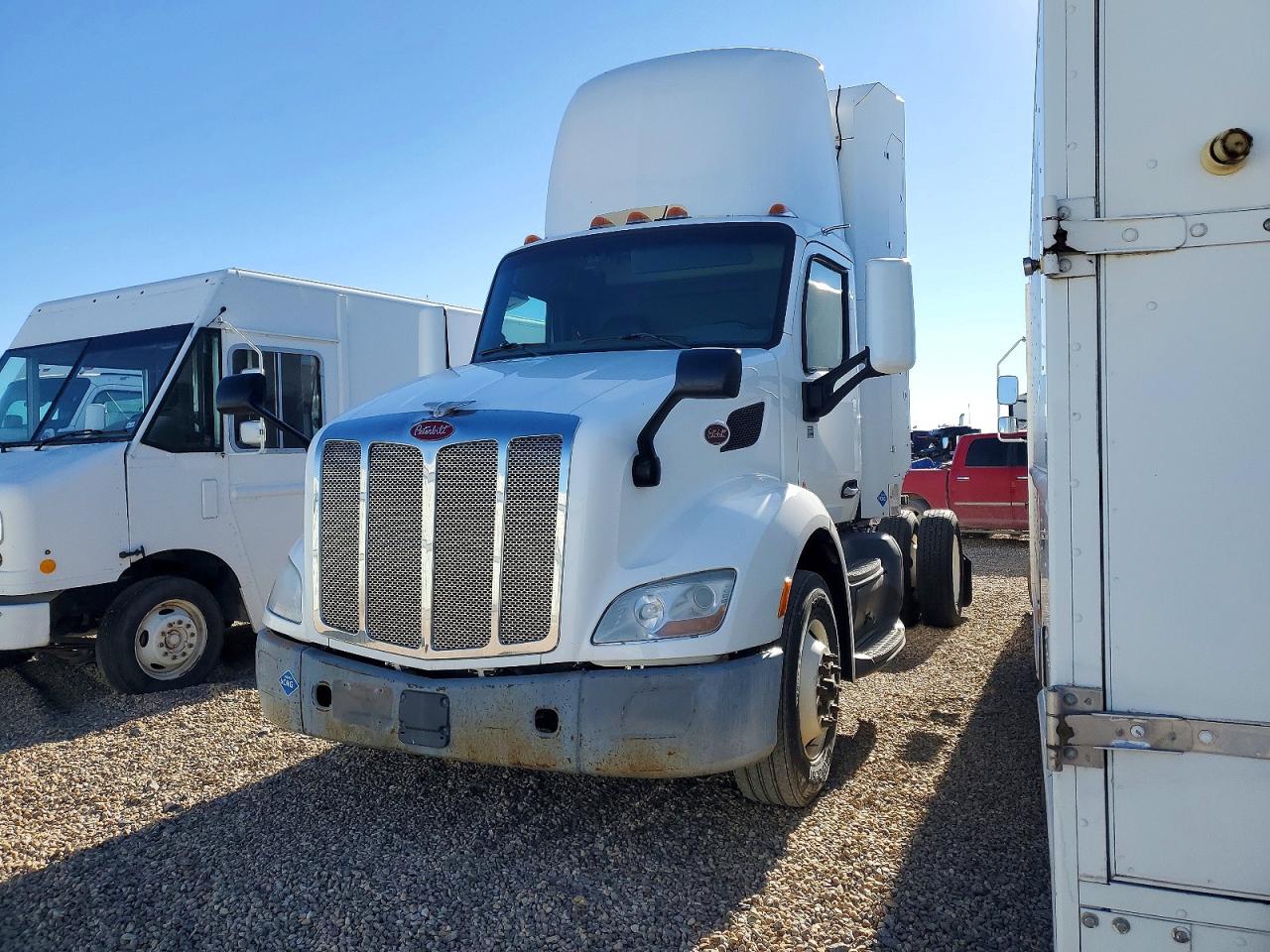 2017 PETERBILT All models VIN 1NPBAH8XXHD421470 photo 2