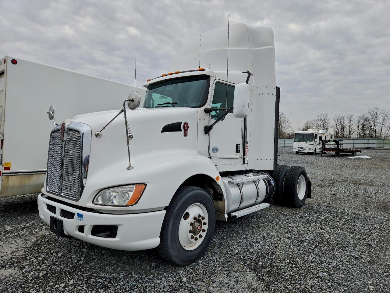 2013 KENWORTH All models VIN 1XKAA48X2DJ354794 photo 2