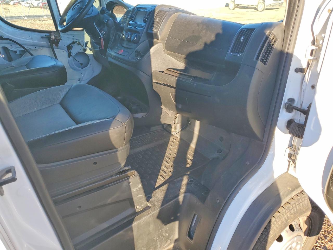 2018 Ram All models VIN 3C7WRVUG8JE134559 photo 5