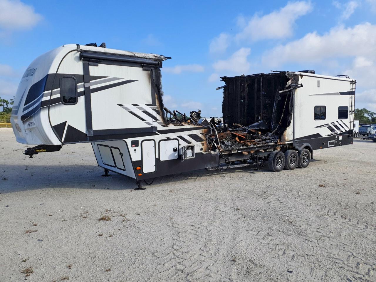 2022 DUTCHMAN Impact VIN 4YDF1PV30NF815447 photo 9