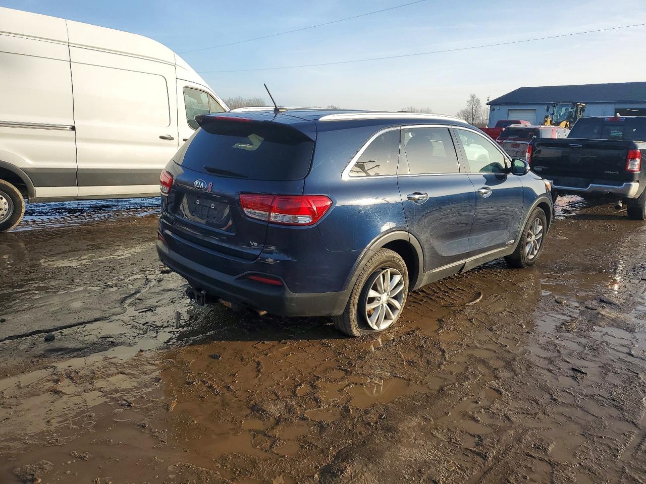 2018 Kia Sorento VIN 5XYPGDA50JG399404 photo 3