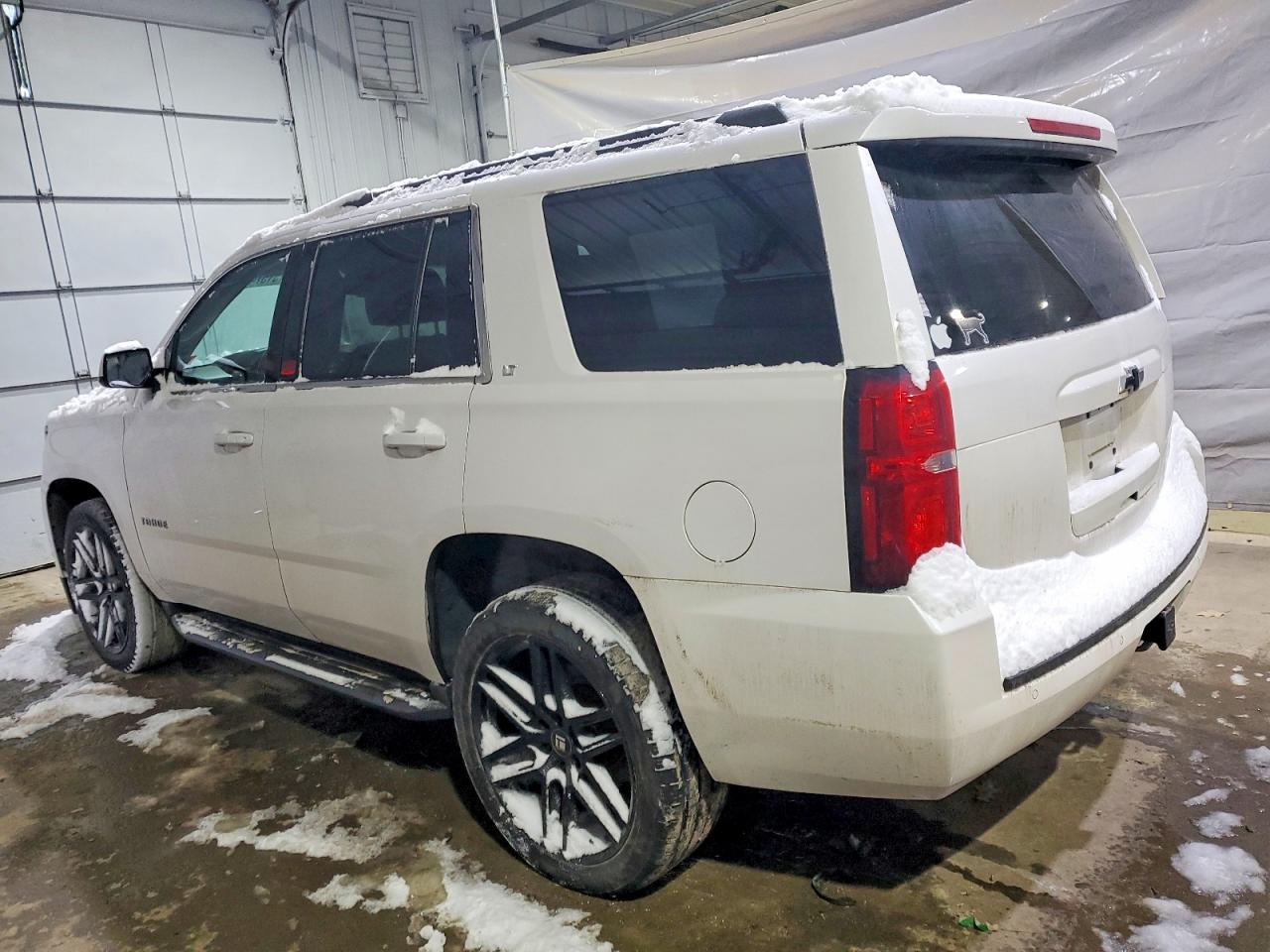 2018 Chevrolet Tahoe VIN 1GNSKBKC6JR174519 photo 2