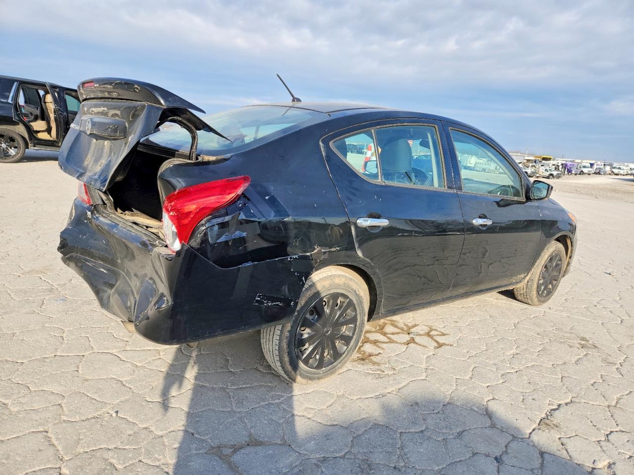 2018 NISS Versa VIN 3N1CN7AP9JL858142 photo 3