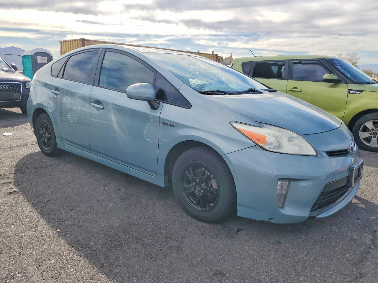 2013 Toyota Prius VIN JTDKN3DU8D5664841 photo 4