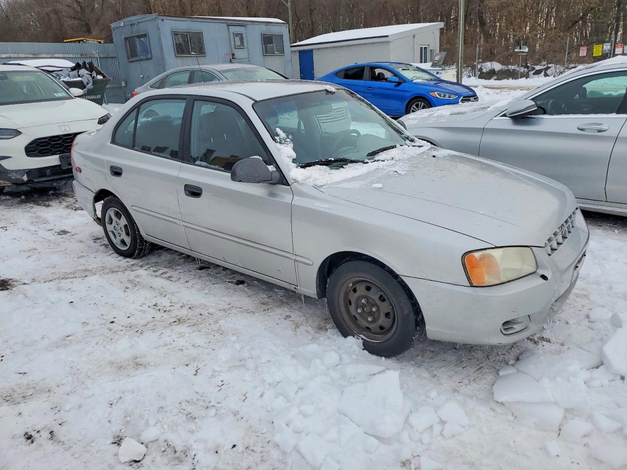 2002 Hyundai Accent VIN KMHCG45C02U325127 photo 4
