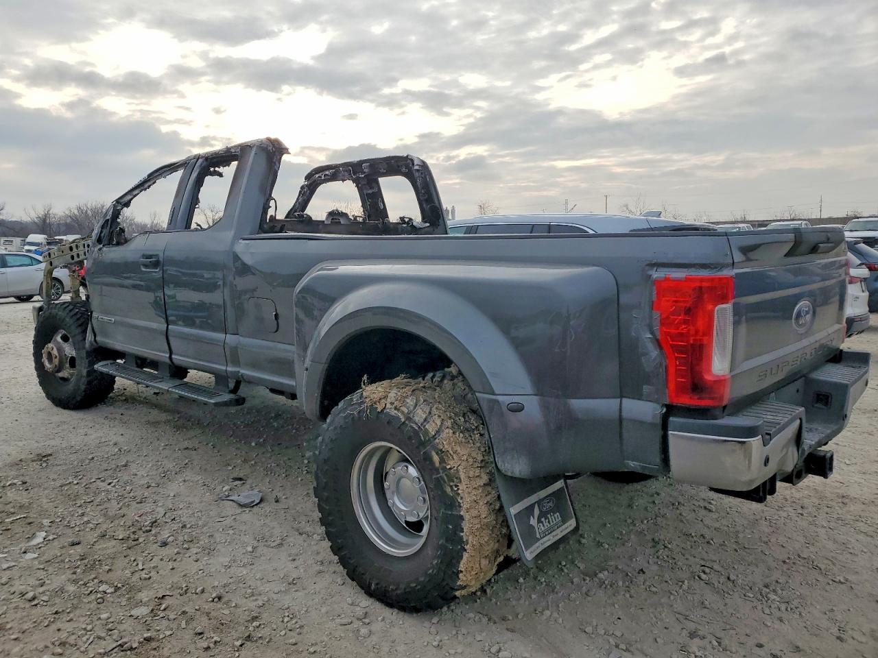 2018 Ford F350 VIN 1FT8X3DT8JEB96200 photo 2