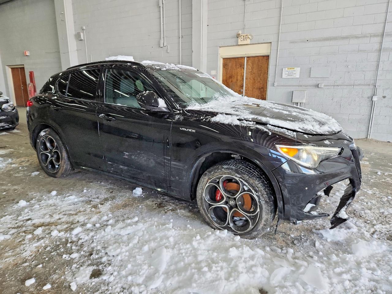 2023 Alfa Stelvio VIN ZASPAKBN9P7D51045 photo 4