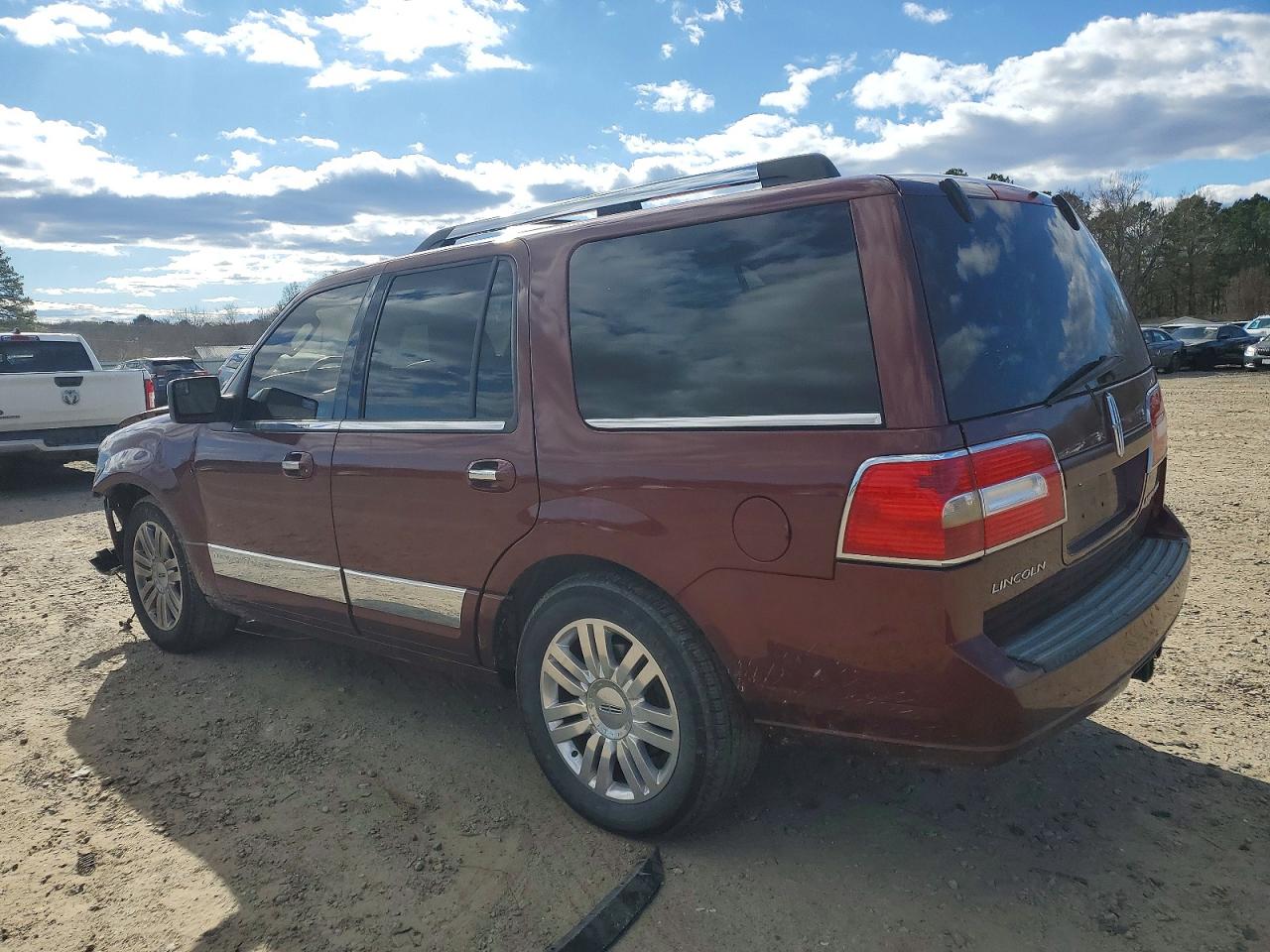 2012 Lincoln Navigator VIN 5LMJJ2H52CEL08770 photo 2