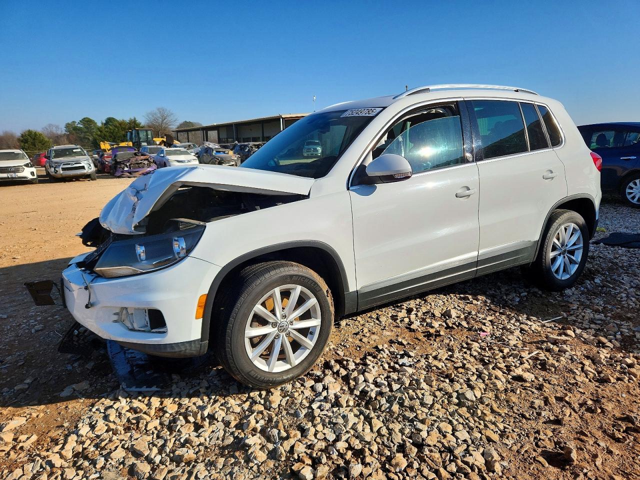 2017 Volkswagen Tiguan VIN WVGSV7AX4HK009746 photo 1