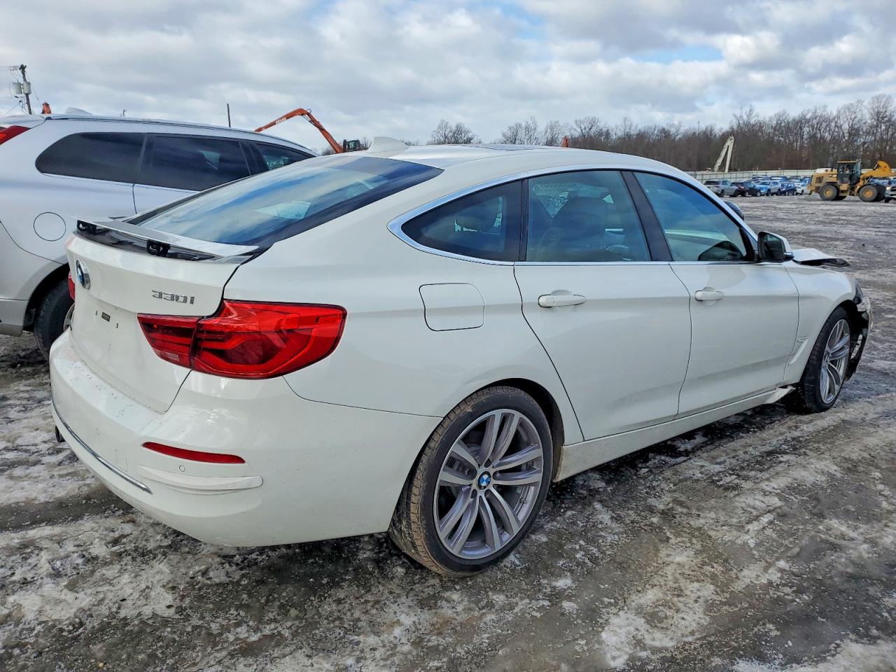 2018 BMW 3 series VIN WBA8Z9C54JB219924 photo 3