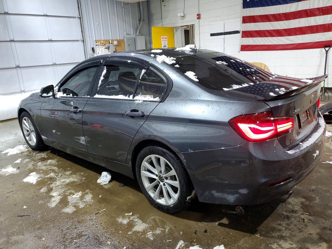 2018 3 series VIN WBA8A3C58JA494660 photo 2