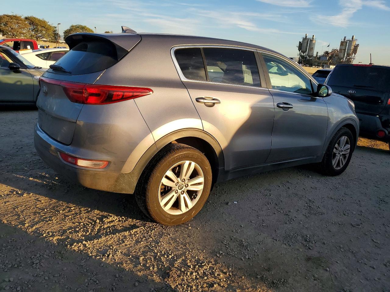 2018 Kia Sportage VIN KNDPMCAC0J7352131 photo 3
