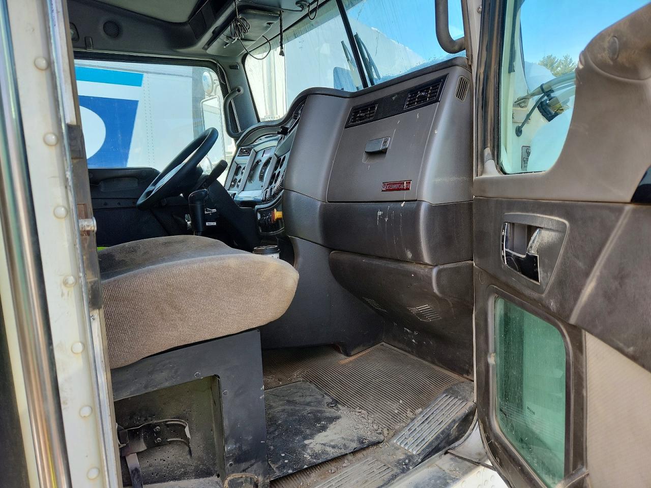 2016 KENWORTH All models VIN 1XKWDP0X9GJ102202 photo 5