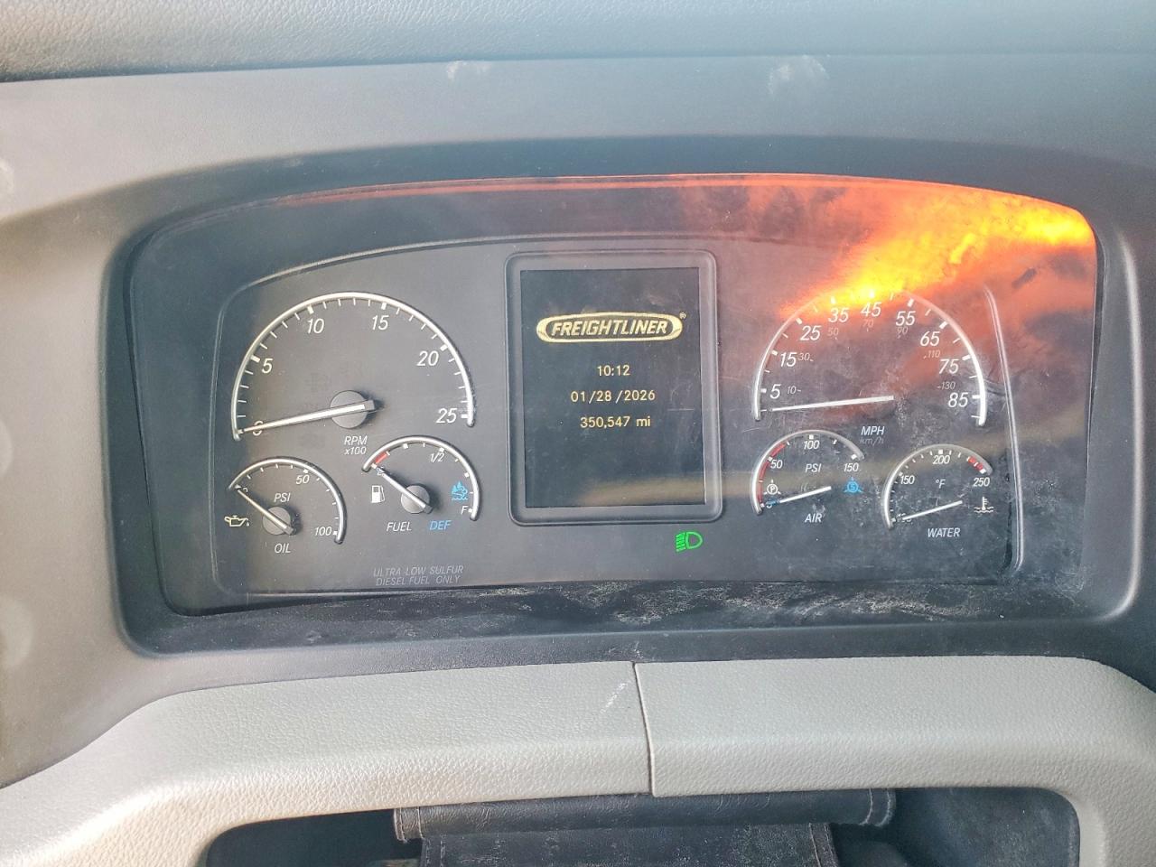2019 FREIGHTLINER All other VIN 3AKJHHDR6KSKT6574 photo 8