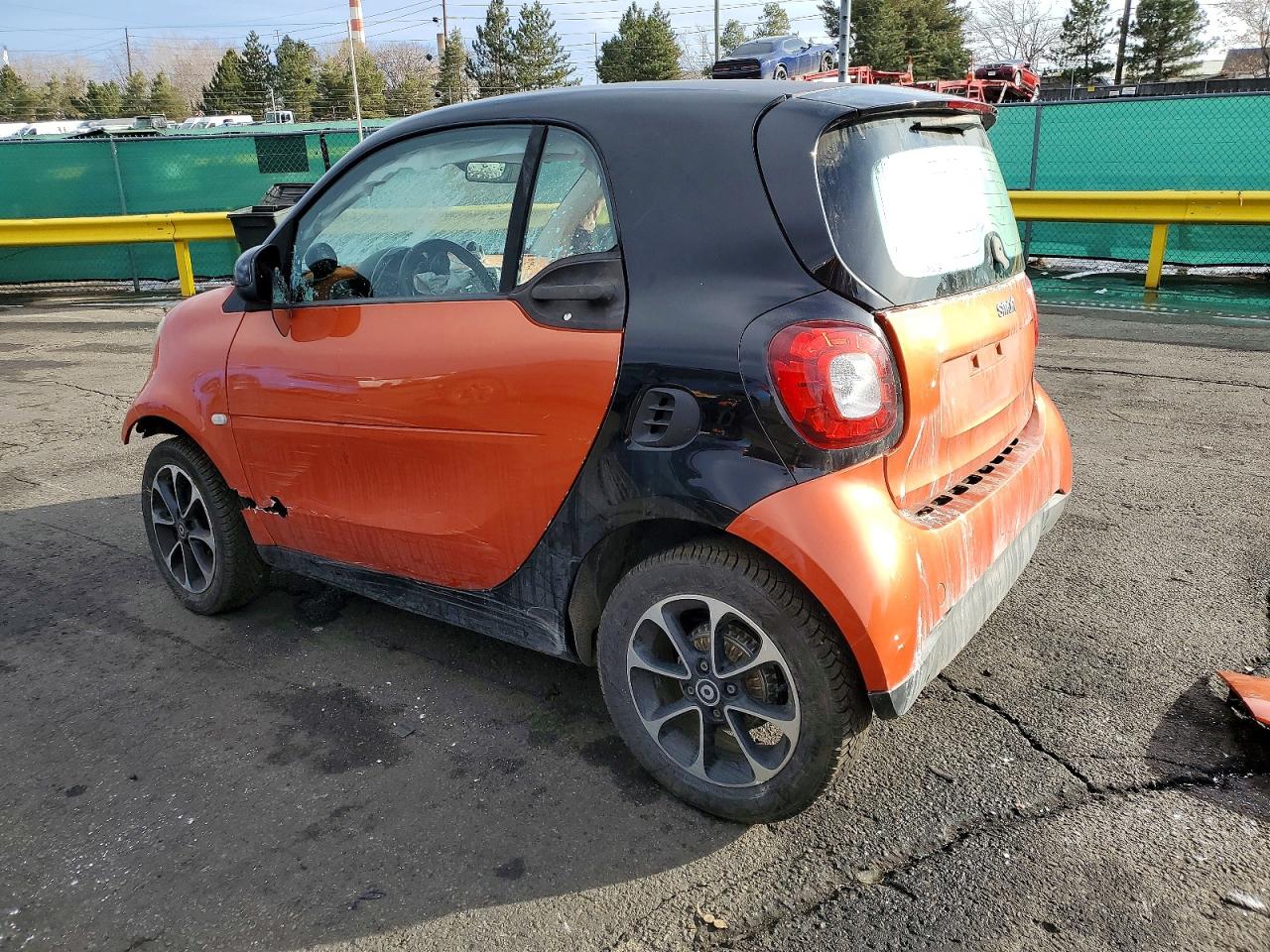 2016 SMART Fortwo VIN WMEFJ5DA1GK068671 photo 2