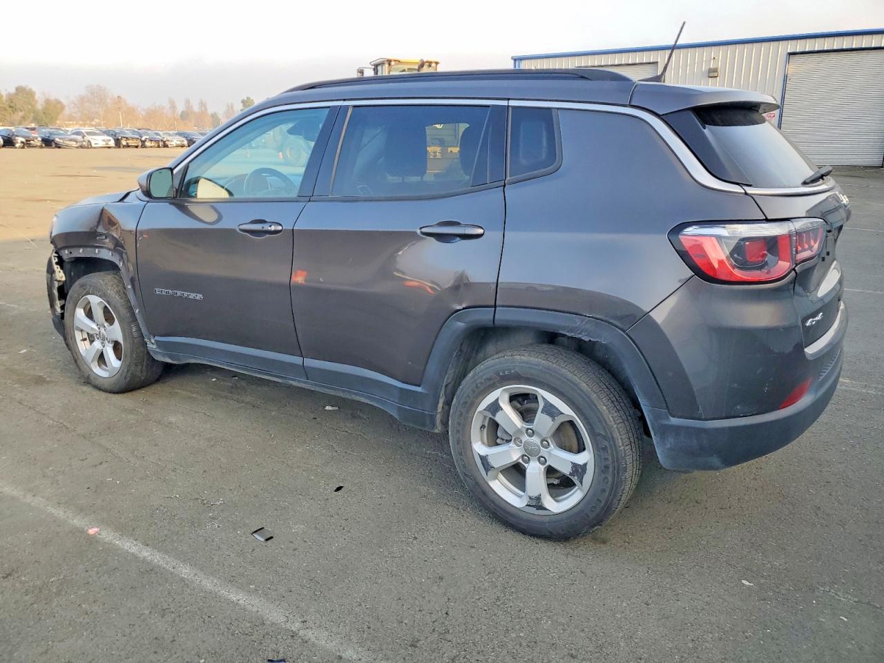 2020 Jeep Compass VIN 3C4NJDBB4LT131982 photo 2