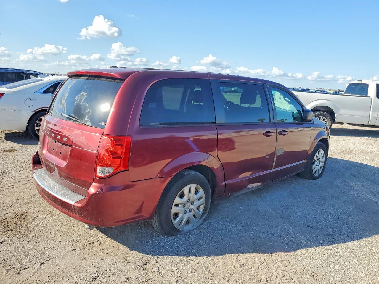 2018 Dodge Caravan VIN 2C4RDGBG4JR273108 photo 3