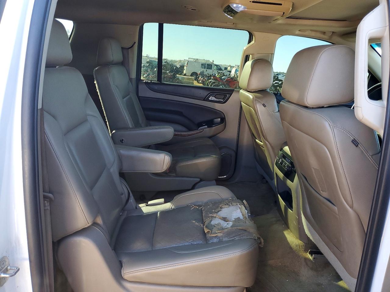 2015 Chevrolet Suburban VIN 1GNSCKKC7FR274701 photo 11