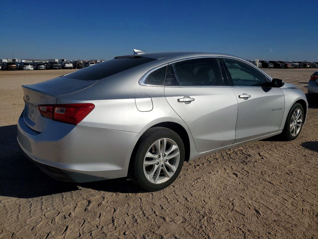2018 Chev Malibu VIN 1G1ZD5ST0JF157390 photo 3