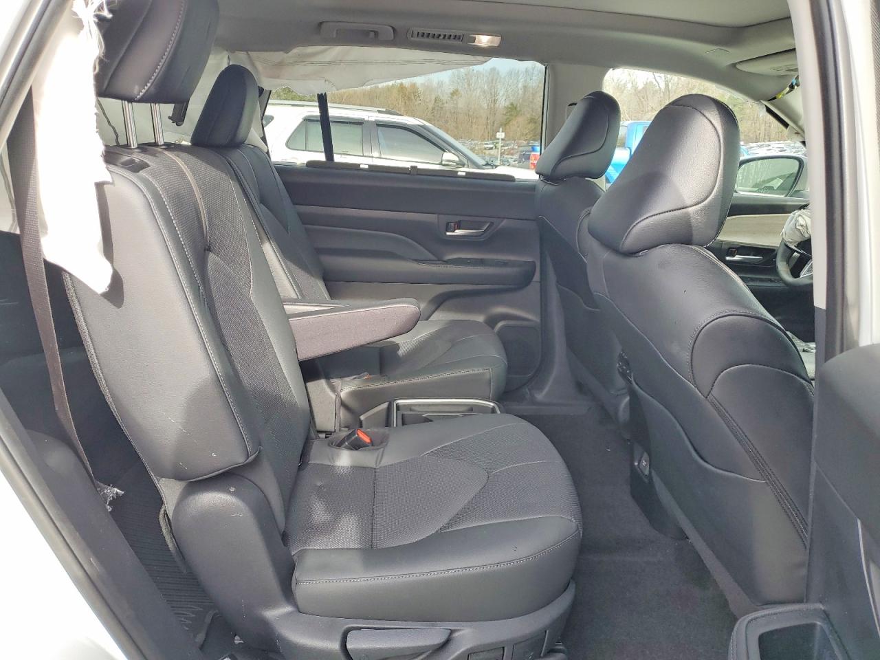 2025 Toyota Grand Highlander VIN 5TDAAAB53SS082189 photo 11
