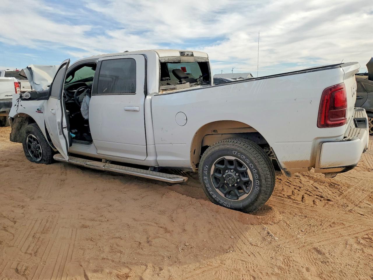 2025 Ram 2500 VIN 3C6UR5FLXSG567750 photo 2
