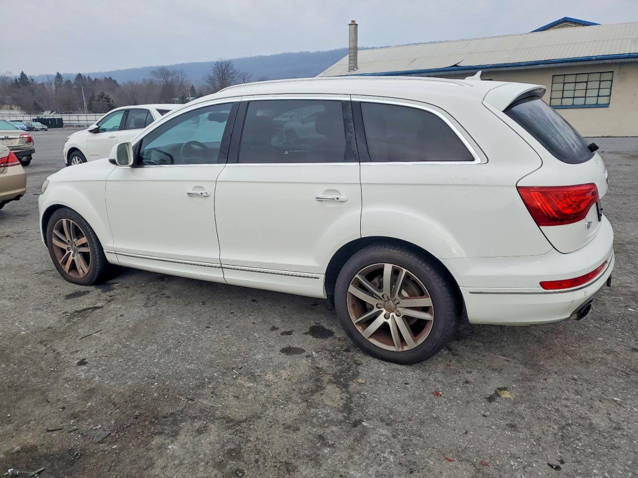 2015 Audi Q7 VIN WA1VMAFE2FD016585 photo 2