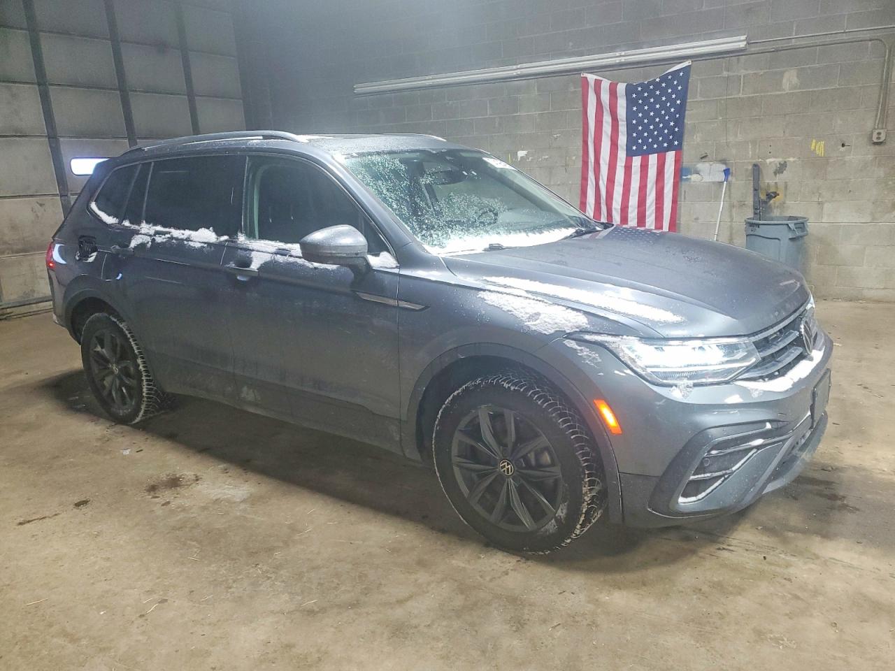 2022 Volkswagen Tiguan VIN 3VV2B7AX7NM153231 photo 4