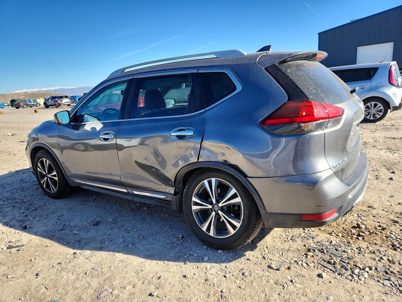 2017 NISS Rogue VIN 5N1AT2MT9HC772823 photo 2