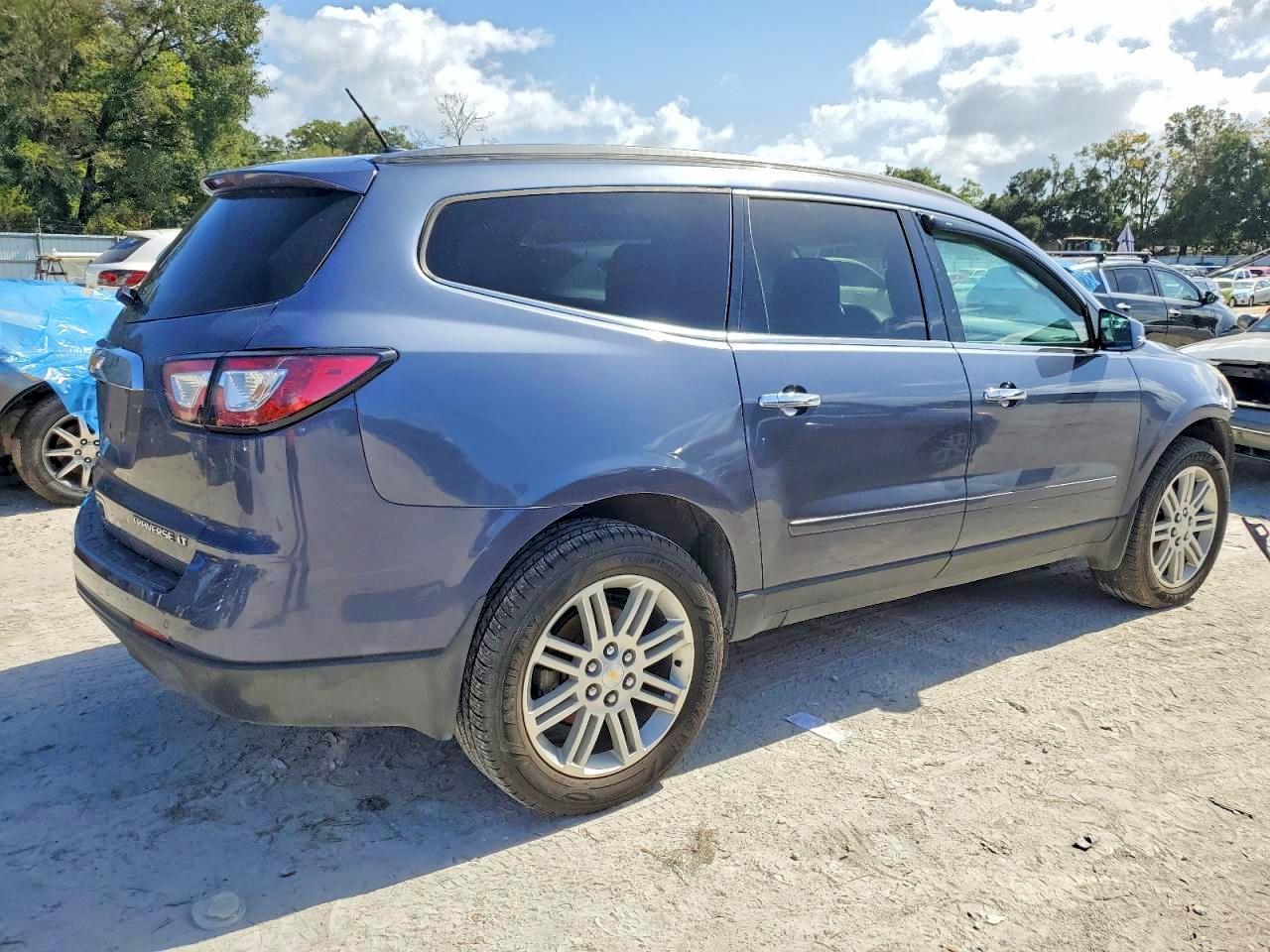 2014 Chevrolet Traverse VIN 1GNKVGKD8EJ275126 photo 3
