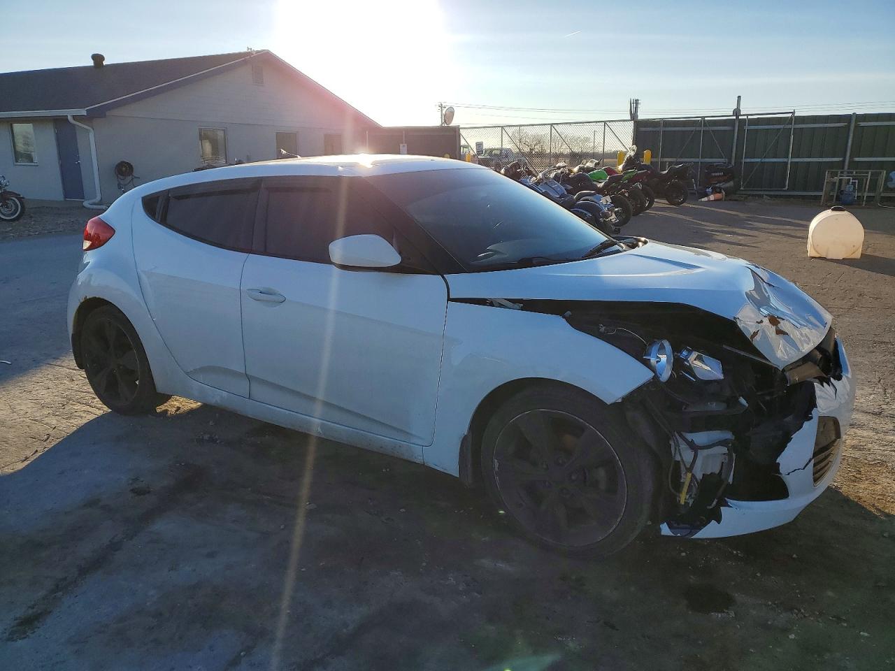 2016 HYUNDAI Veloster VIN KMHTC6AD8GU268673 photo 4