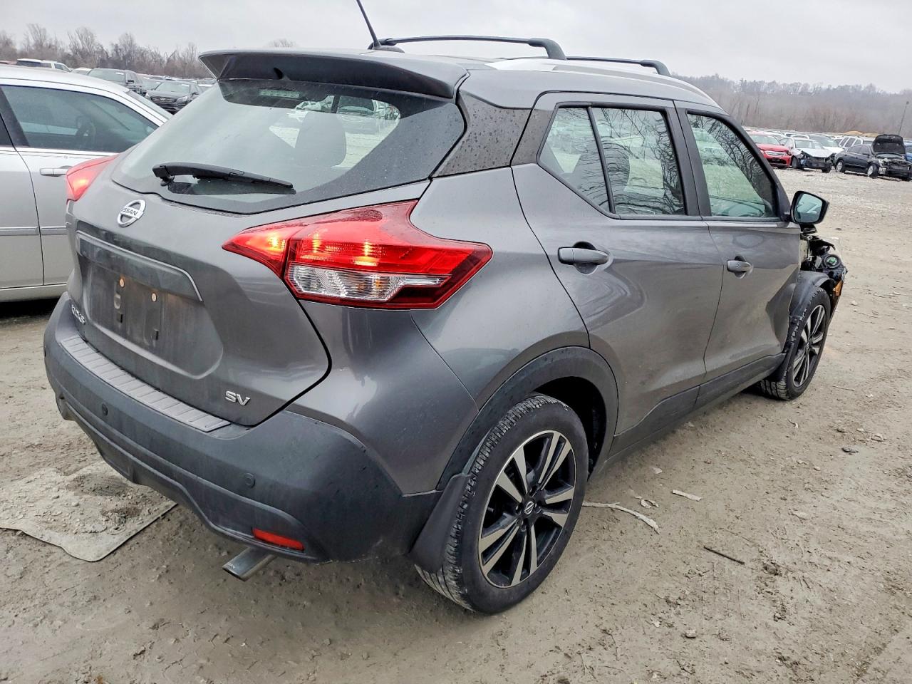 2019 Niss Kicks VIN 3N1CP5CU0KL503332 photo 3